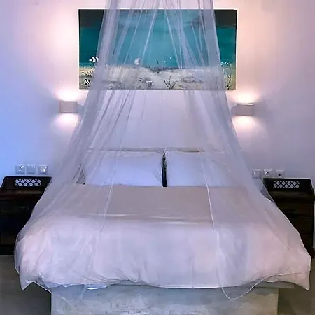 Hara's Aparthotel 4*